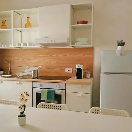 Apartment Stunning Big 100m From The *
